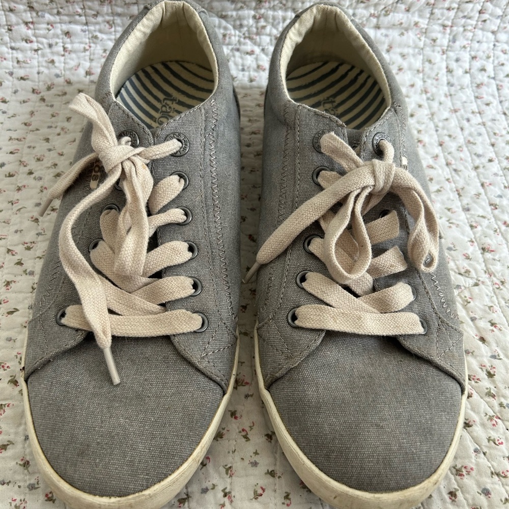 Women’s Gray Sneakers